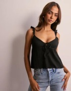 Nelly - Svart - My Cutest Frill Top