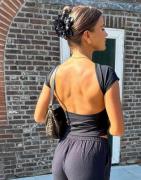 Nelly - Svart - Perfect Open Back Tee