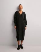 Only - Svart - Onlnew Tessa L/S Midi V Dress Knt N