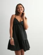 Nelly - Svart - Summer Strap Dress