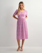 Pieces - Blomstrete - Pctala Ss Midi Dress Noos Bc