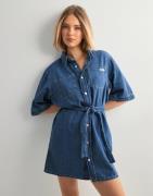 Calvin Klein Jeans - Blå - Linen Boxy Belted Shirt Dress