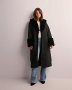 Nelly - Svart - Fur Detailed Coat