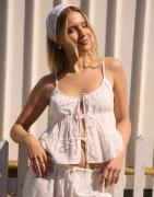 Nelly - Hvit - Broderie Anglaise Top