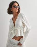 Pieces - Hvit - Pcsastina Ls V-Neck Top Wvn Bc