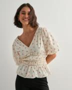 Neo Noir - Hvit - Sapura Fleurie Blouse