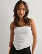 Nelly - Hvit - Asymmetric Rib Tube Top