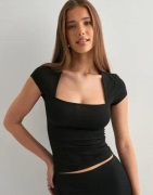 Nelly - Svart - Amaze Me Tee