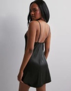 Nelly - Svart - Satin Lace Slip