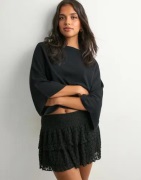 Nelly - Svart - Wonderful Lace Mini Skirt