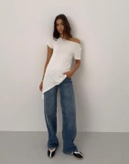 Nelly - Hvit - Asymmetric Flowy Tee