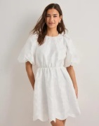 Malina - Hvit - Elina scallop detail mini dress