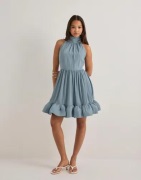 Malina - Blå - Fern halterneck ruffled mini dress